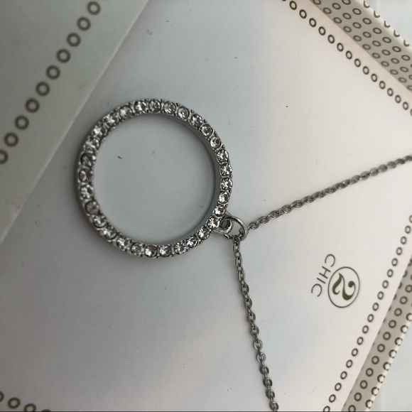 Crystal medallion necklace - Picture 2 of 4